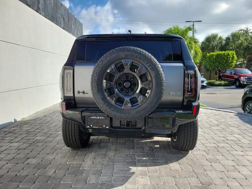 Magnus Gray Matte 2026 GMC HUMMER EV SUV 3X