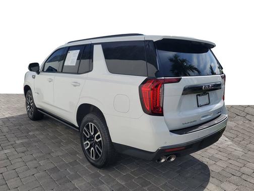 Summit White 2022 GMC Yukon AT4