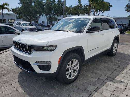 Bright White Clearcoat 2022 Jeep Grand Cherokee Limited