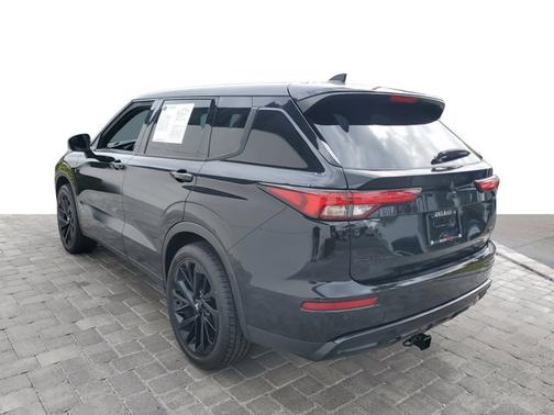 2022 Mitsubishi Outlander Black Edition