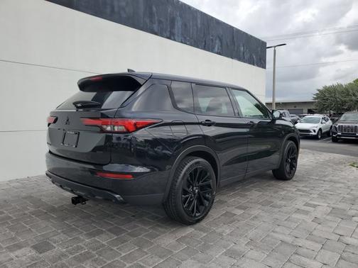 2022 Mitsubishi Outlander Black Edition