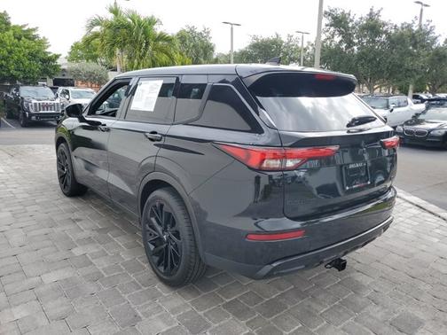 2022 Mitsubishi Outlander Black Edition