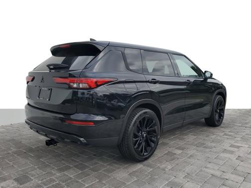 2022 Mitsubishi Outlander Black Edition