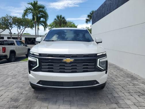 Iridescent Pearl Tricoat 2025 Chevrolet Tahoe High Country