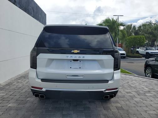 Iridescent Pearl Tricoat 2025 Chevrolet Tahoe High Country