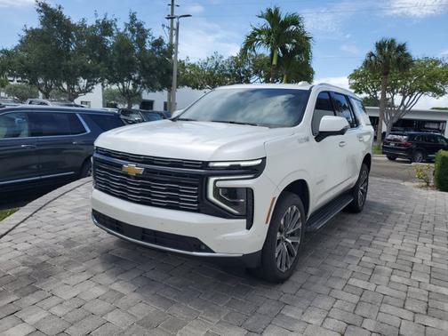 Iridescent Pearl Tricoat 2025 Chevrolet Tahoe High Country