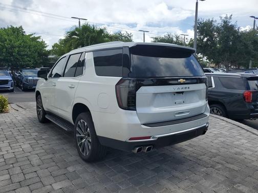 Iridescent Pearl Tricoat 2025 Chevrolet Tahoe High Country