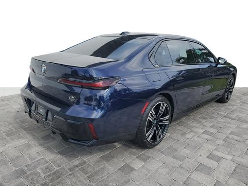 2023 BMW 740 740i