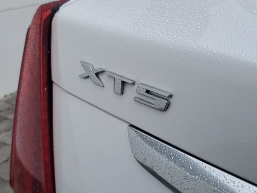 Crystal White Tricoat 2023 Cadillac XT5 AWD Premium Luxury