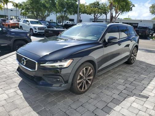 2021 Volvo V60 Cross Country T5