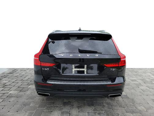 Onyx Black Metallic 2021 Volvo V60 Cross Country T5