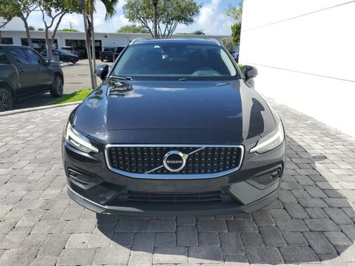 2021 Volvo V60 Cross Country T5