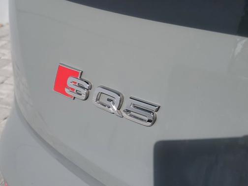 2022 Audi SQ5 Premium Plus