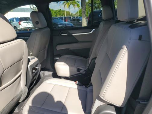 2024 GMC Acadia FWD Elevation