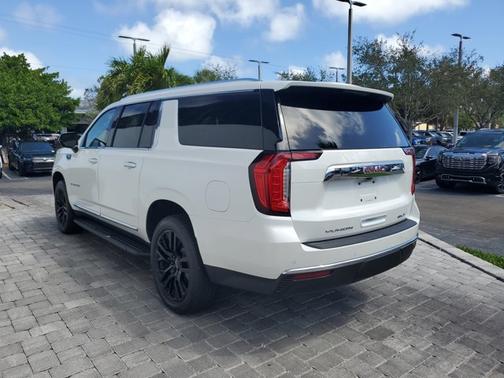 2023 GMC Yukon XL SLT