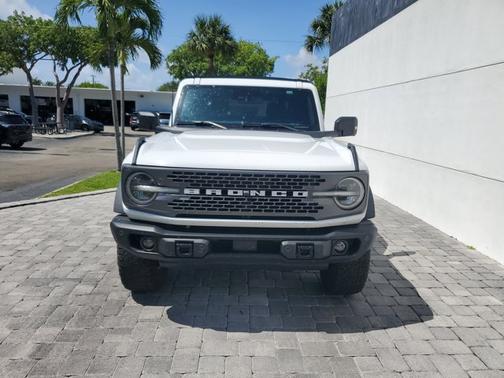 Oxford White 2023 Ford Bronco Badlands
