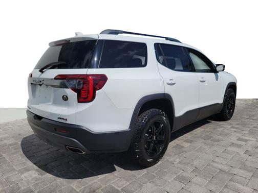 Summit White 2022 GMC Acadia AT4