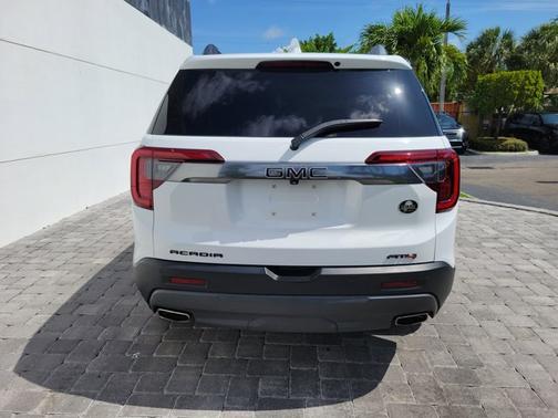 Summit White 2022 GMC Acadia AT4