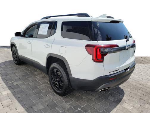 Summit White 2022 GMC Acadia AT4