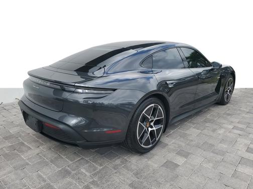 2025 Porsche Taycan 