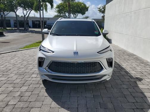 White Frost Tricoat 2024 Buick Encore GX Avenir