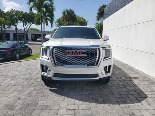 White Frost Tricoat 2022 GMC Yukon XL Denali