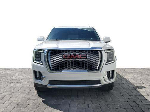 White Frost Tricoat 2022 GMC Yukon XL Denali