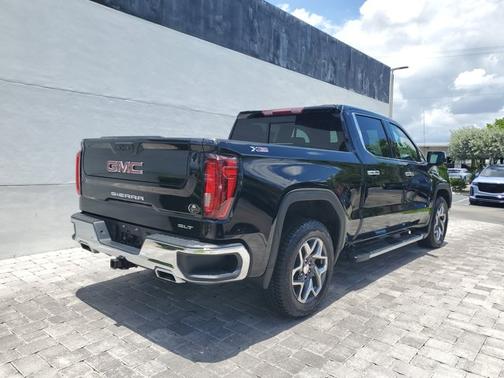 Onyx Black 2024 GMC Sierra 1500 SLT