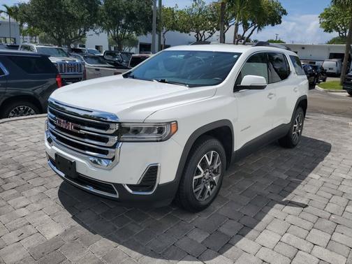 Summit White 2023 GMC Acadia SLE