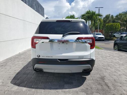 Summit White 2023 GMC Acadia SLE