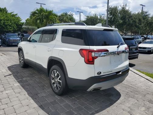 Summit White 2023 GMC Acadia SLE