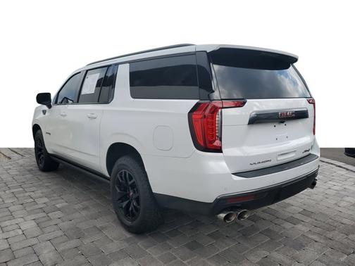 2022 GMC Yukon XL AT4