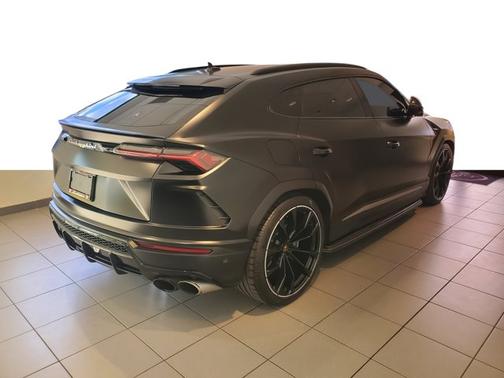 2021 Lamborghini Urus 