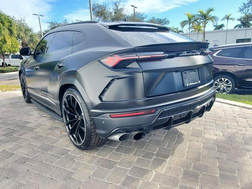 2021 Lamborghini Urus 