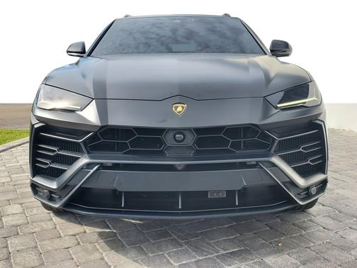 2021 Lamborghini Urus 