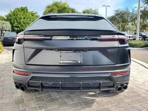 2021 Lamborghini Urus 