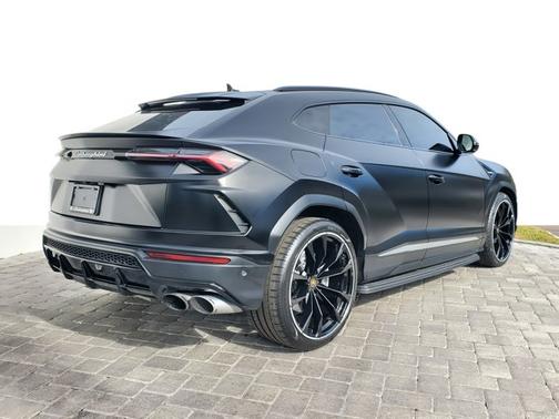 2021 Lamborghini Urus 
