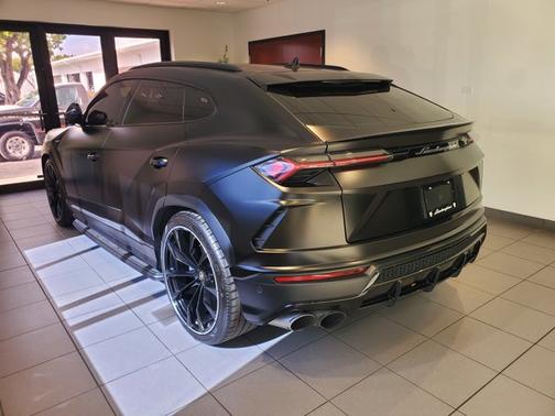 2021 Lamborghini Urus 