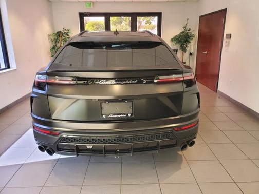 2021 Lamborghini Urus 