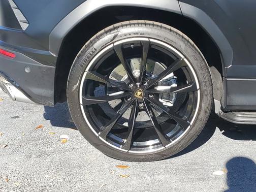 2021 Lamborghini Urus Base