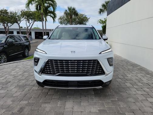 Iridescent White Tricoat 2026 Buick Enclave Avenir