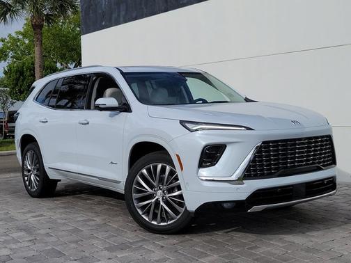 Iridescent White Tricoat 2026 Buick Enclave Avenir