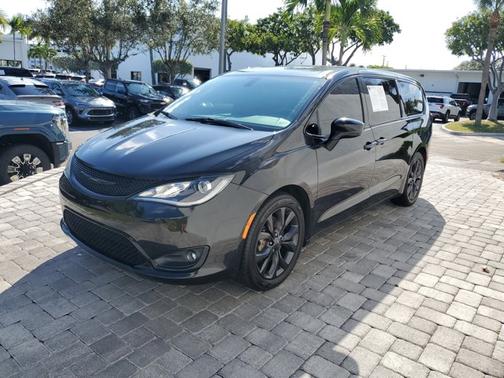 2020 Chrysler Pacifica Touring