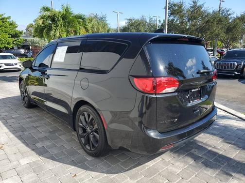 2020 Chrysler Pacifica Touring