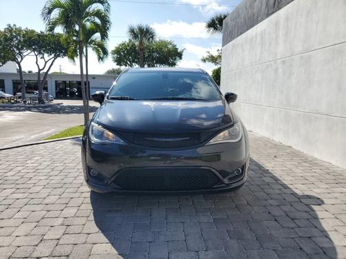 2020 Chrysler Pacifica Touring