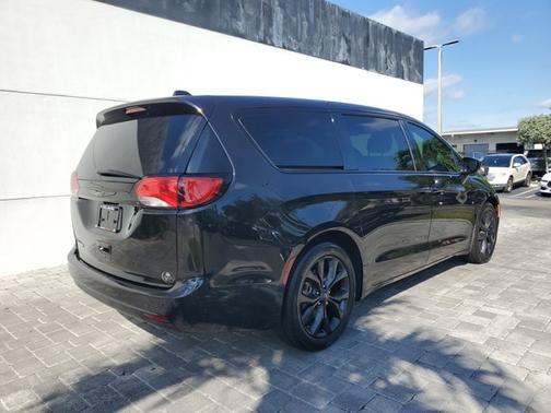 2020 Chrysler Pacifica Touring
