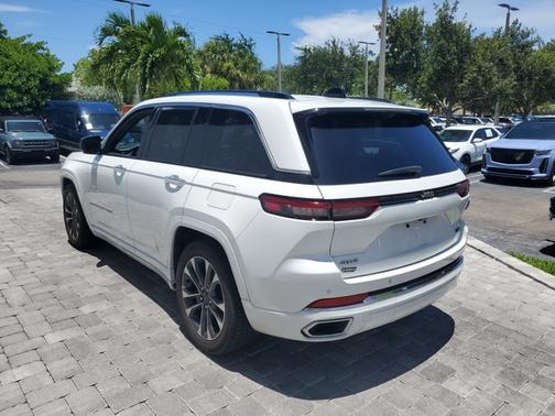 Bright White Clearcoat 2023 Jeep Grand Cherokee Overland