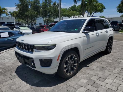 Bright White Clearcoat 2023 Jeep Grand Cherokee Overland