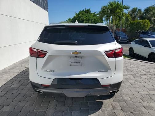 Iridescent Pearl Tricoat 2022 Chevrolet Blazer Premier