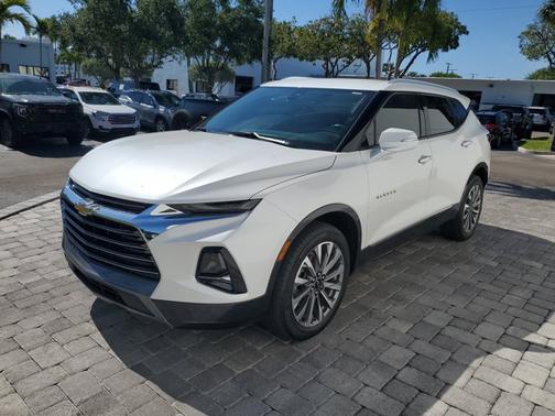 Iridescent Pearl Tricoat 2022 Chevrolet Blazer Premier